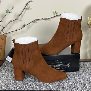 NIB Forever 21 Seahorse Faux Suede Chelsea Side Gore Pull On Ankle Boots